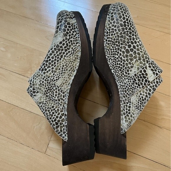 Bighorn Leopard Slotted Leather Clogs 37 NWOB - Picture 2 of 10